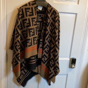 Fendi phoncho